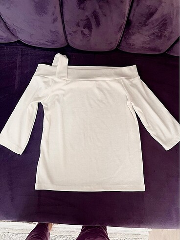 Omuzu düşük beyaz mevsimlik sweatshirt