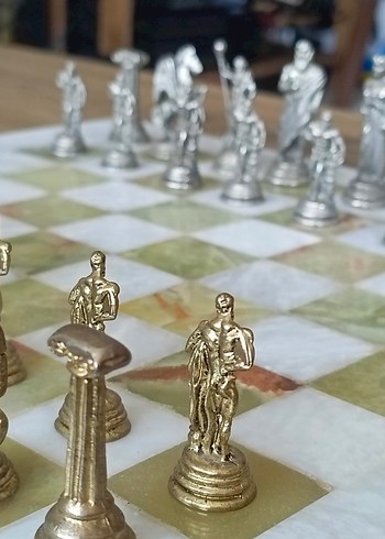 Beden Renk Parlak Altın Renkli Satranç Takımı