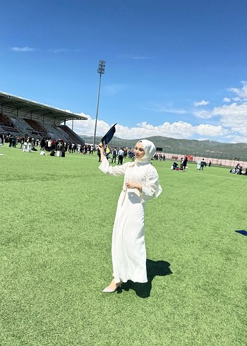 Uzun Beyaz Tesettür Mezuniyet Elbisesi - Görsel 3