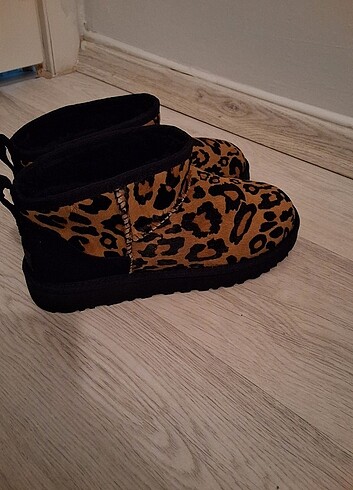 38 Beden UGG orjinal leopar desen bot
