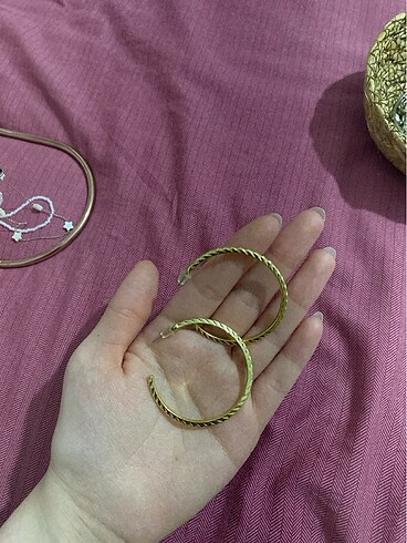 Diğer altın renginde küpe