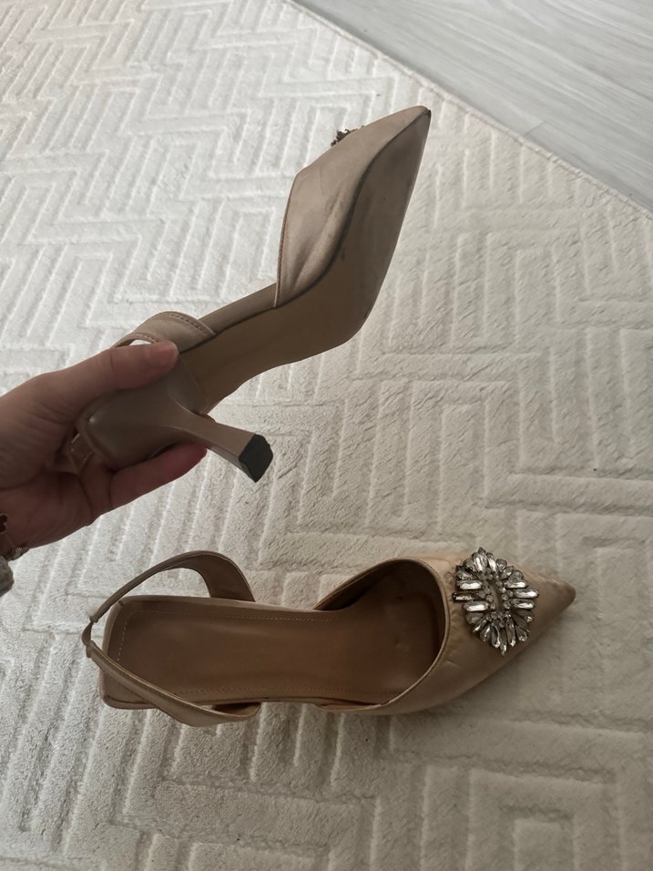 Bej Süet İşlemeli Stiletto Topuklu Kadın Ayakkabı - Görsel 3