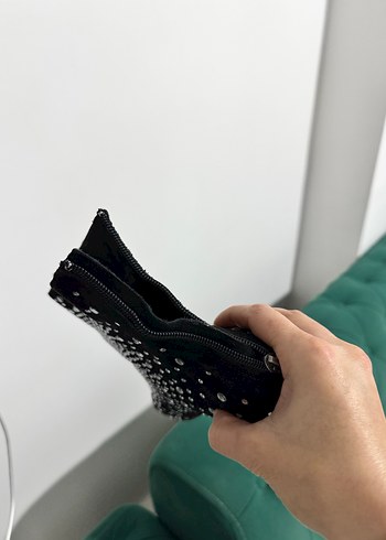 Siyah Yılan Desenli Payetli İnce Topuklu Bot - Görsel 3