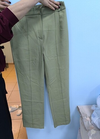 Yeşil renkli pantolon