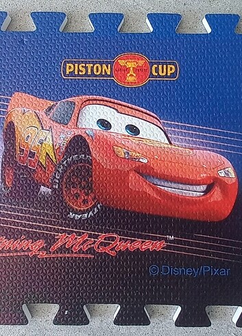 Walt Disney World 36 parça Disney Arabalar Şimşek McQueen puzzle yer matı