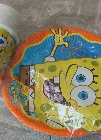 SüngerBob Tabak ve bardak.