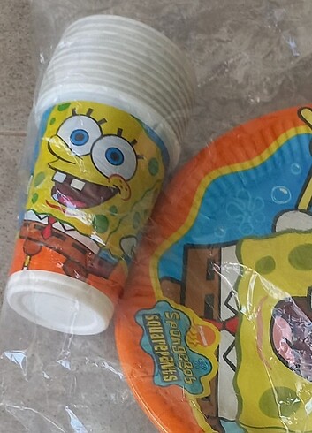  SüngerBob Tabak ve bardak.