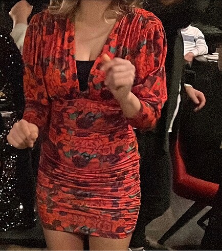Kırmızı Elbise