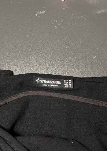 Stradivarius Siyah Yırtmaçlı Midi Etek