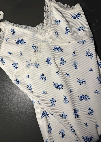 Beyaz çiçekli mini elbise