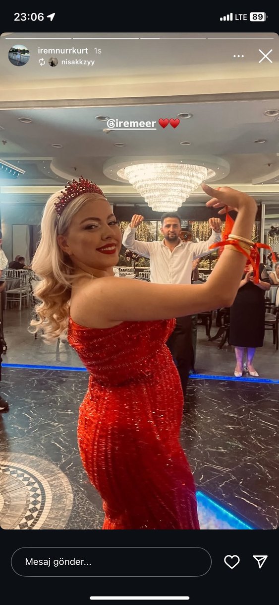 Kırmızı Parlak Boncuklu Taç - Görsel 3