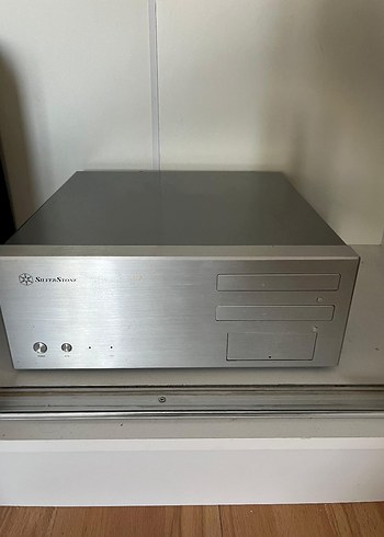 Gri SilverStone Masaüstü Bilgisayar Kasası