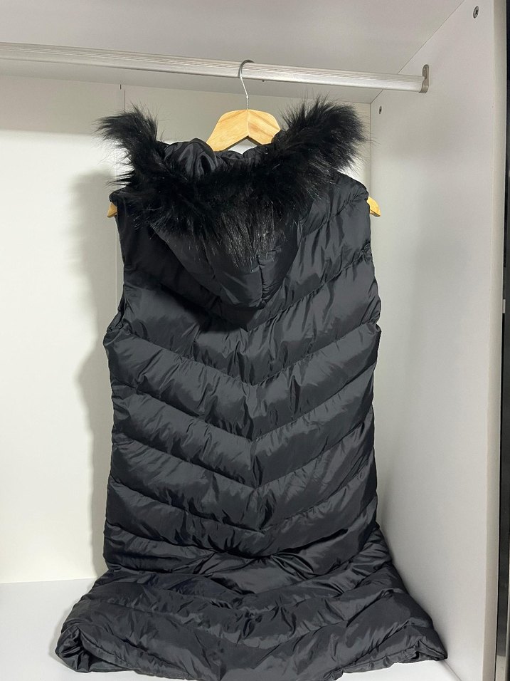 Siyah Uzun Kadın Kürk Detaylı Yelek - Görsel 2