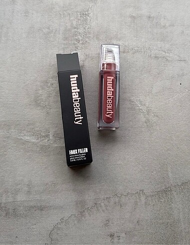 Huda Beauty Faux Filler Gloss Posh