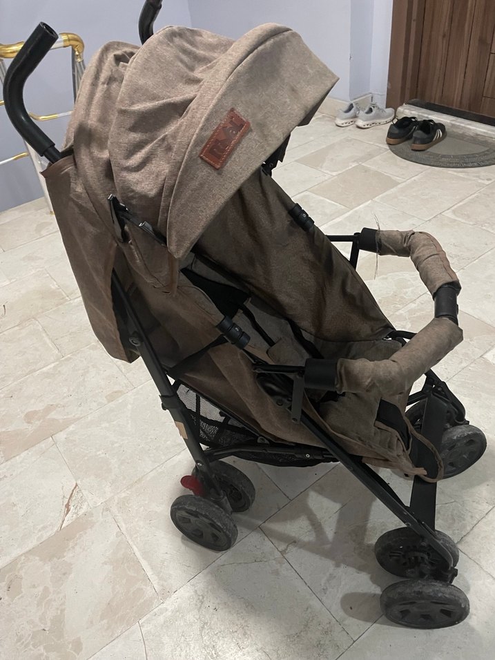 Kahverengi bebek arabası - Görsel 3