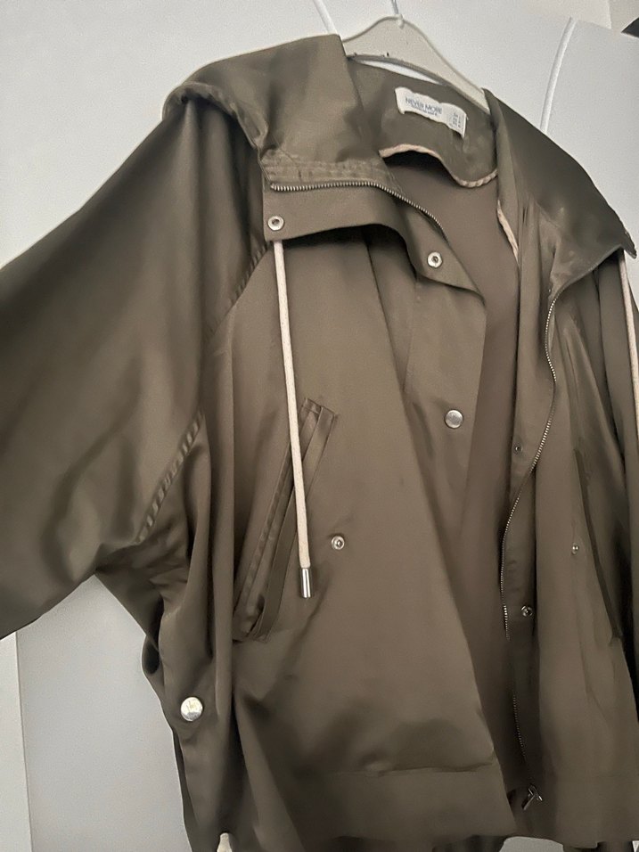 Düğmeli Kısa Kadın Yağmurluk - Görsel 2