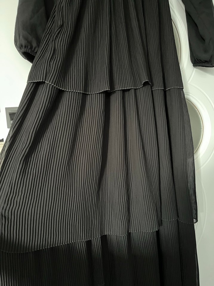 Uzun Siyah Piliseli Kadın Elbise - Görsel 3