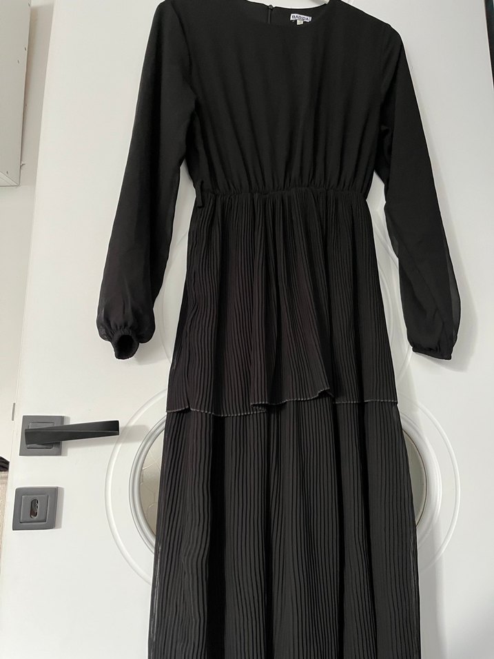 Uzun Siyah Piliseli Kadın Elbise - Görsel 2