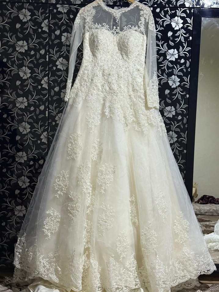 Dantel İşlemeli Beyaz Uzun Gelinlik - Görsel 3