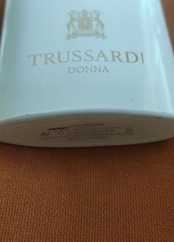 Trussardi parfüm şişesi 