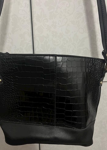 Flo Ayakkabı Siyah Yılan Derisi Desenli Kadın Deri Çanta