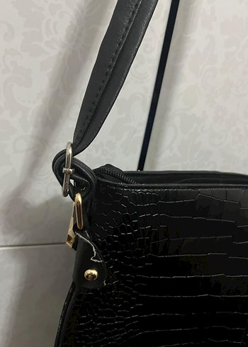 Siyah Yılan Derisi Desenli Kadın Deri Çanta