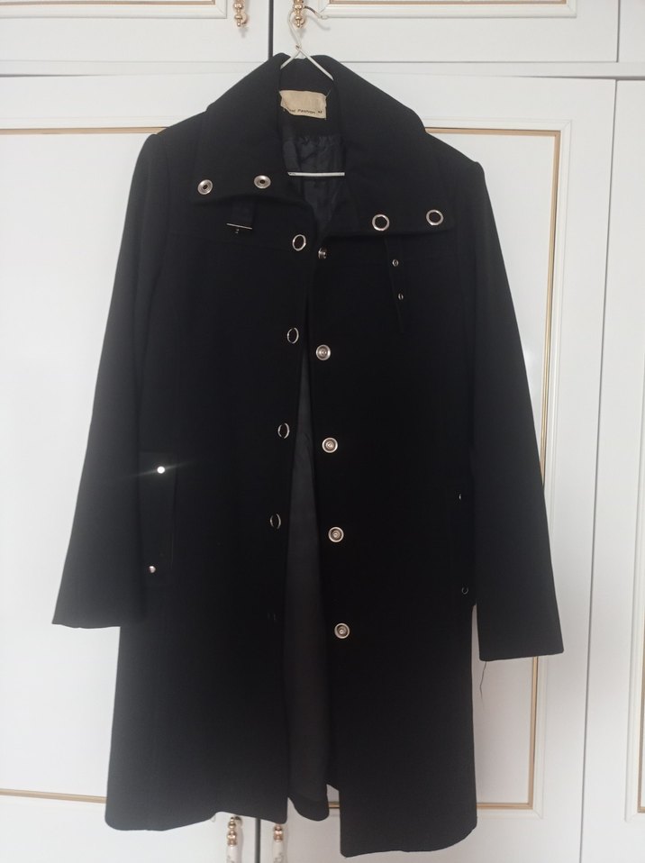 Düğmeli Siyah Kadın Kaban - Görsel 2