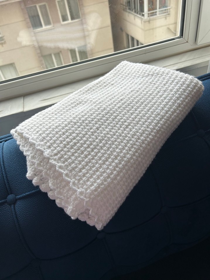 Beyaz Örgü El Yapımı Bebek Battaniyesi - Görsel 3