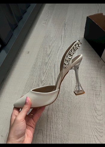 Diğer İnci Detaylı Beyaz Stiletto Topuklu Ayakkabı