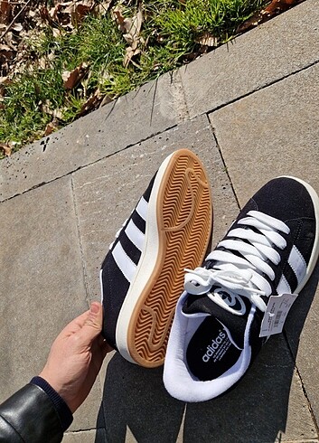 44 Beden siyah Renk Adidas ayakkabi 