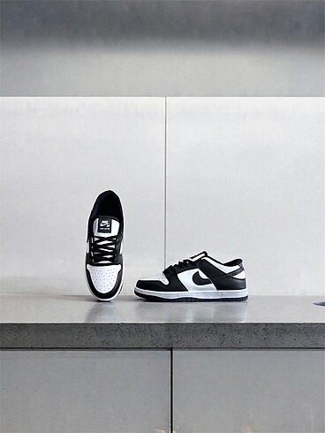 NIKE SB DUNK LOW