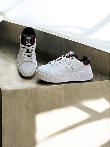 37 Beden beyaz Renk ADIDAS STAN SMITH