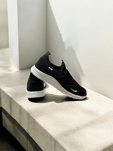 NIKE RUNNER