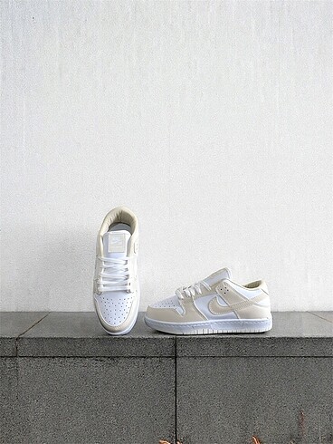 NIKE SB DUNK LOW