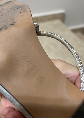 Gri parlak Desenli Tokalı Kadın Topuklu Ayakkabı - Görsel 6