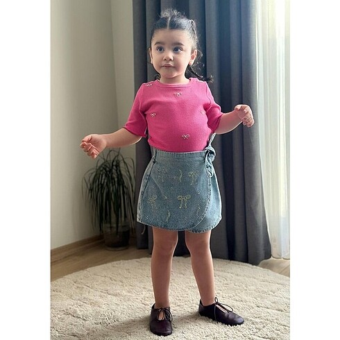 Diğer KURDELA TAŞLI ŞORT ETEK KIZ TAKIM