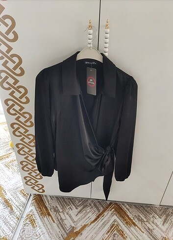 Yandan bağlamalı bluz