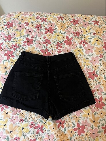 32 Beden Bershka şort