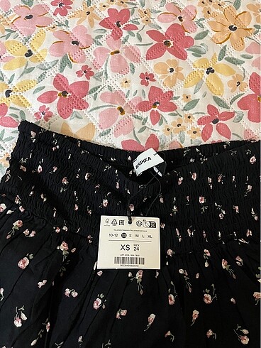 xs Beden Bershka etek