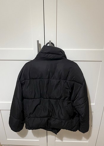 Pull and Bear Kadın siyah şişme mont
