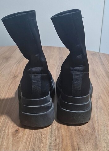 37 Beden Stradivarius bot
