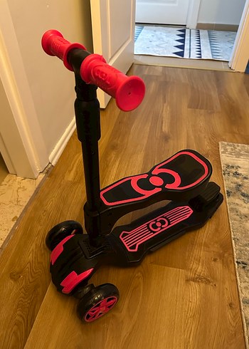 Çocuklar için pembe scooter - Görsel 2