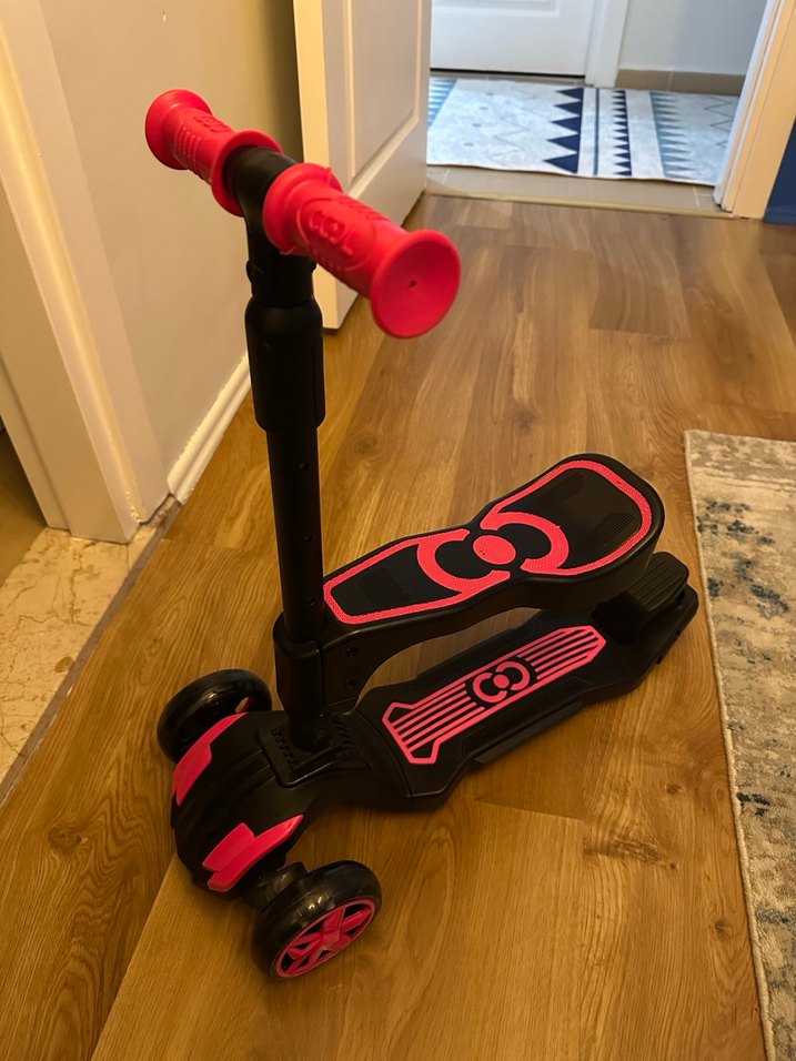 Çocuklar için pembe scooter - Görsel 2