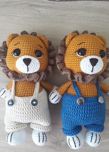 Renkli Tulumlu Örgü Aslan Peluş Oyuncak