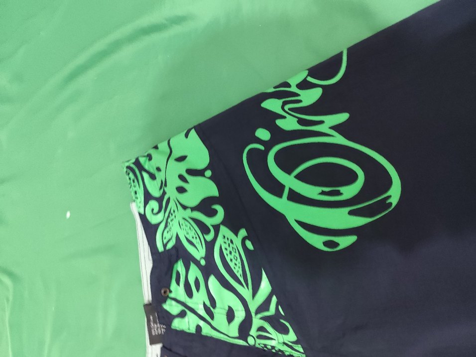 Erkek Yeşil Desenli Yüzme Şortu - Görsel 3