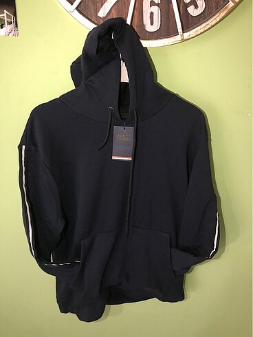 Kapşonlu sweatshirt