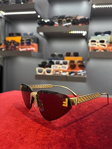 Beden Fendi ithal Sunglasses