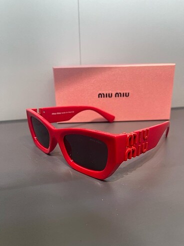 Miu Miu Kadin İthal Güneş Gözlüğü