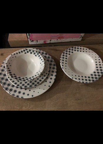  Beden 24 Parça Beyaz ve Gri Yemek Takımı