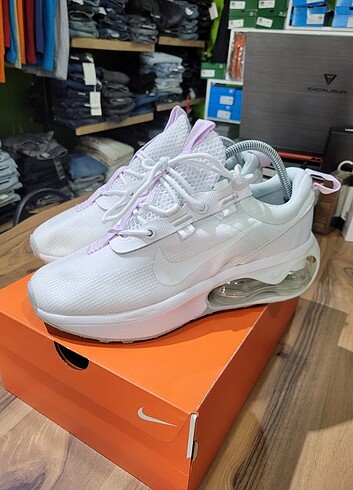 NIKE AIR MAX21